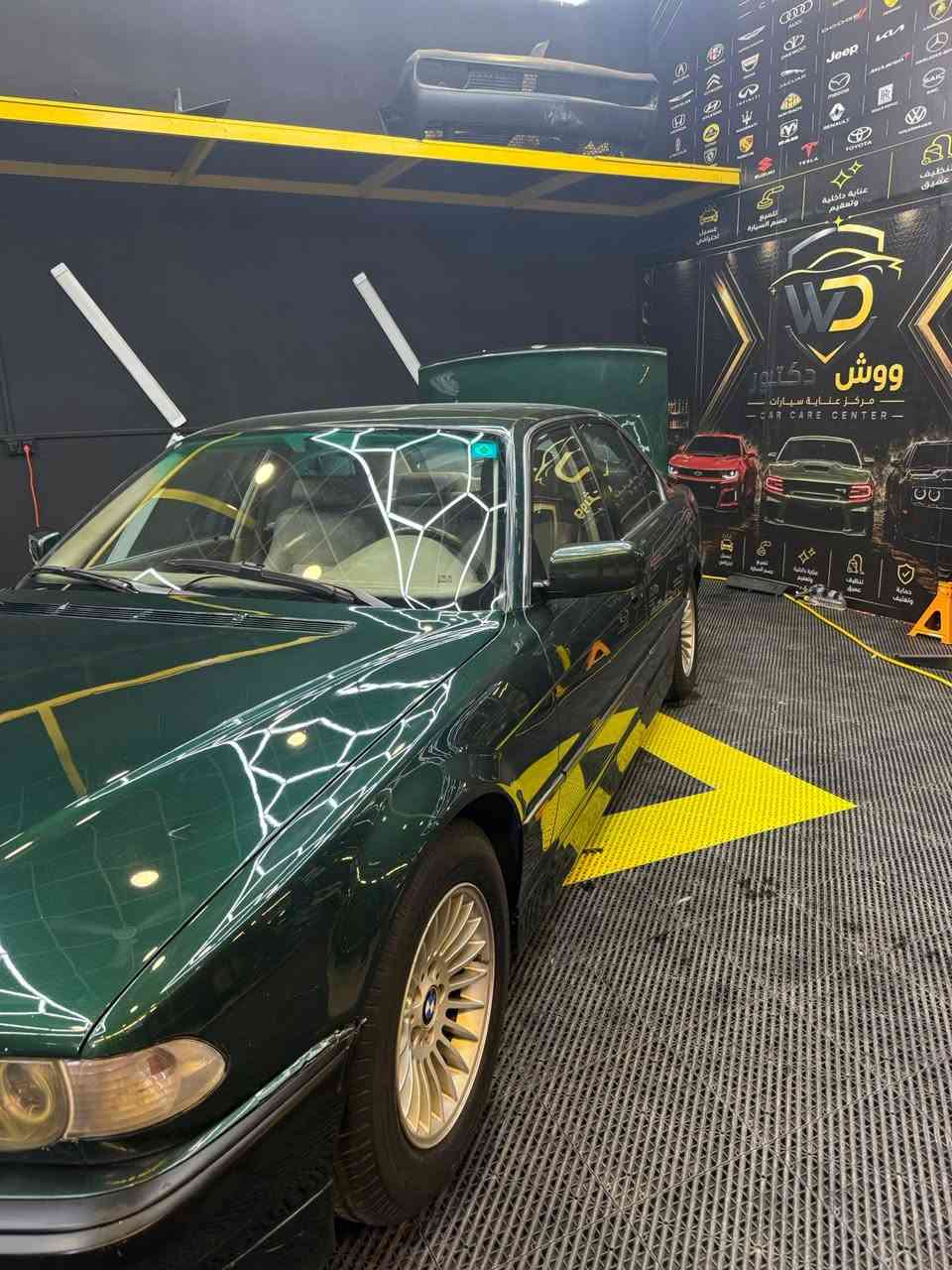 BMWe38        744 v8
اصل 40 محوره كامل 44 من كير ومحرك وضفيره كامل ومايعتبر تحوير لان ال 40 هم 8سلندر.. 
مكفوله من ضربه  فقط صبغ جماليه  وصبغتها تخبل 
السياره حاهزه من كل شي ومعايزه شي 
فول مواصفات 
مكان النجف الاشرف ***********
السعر 92$
