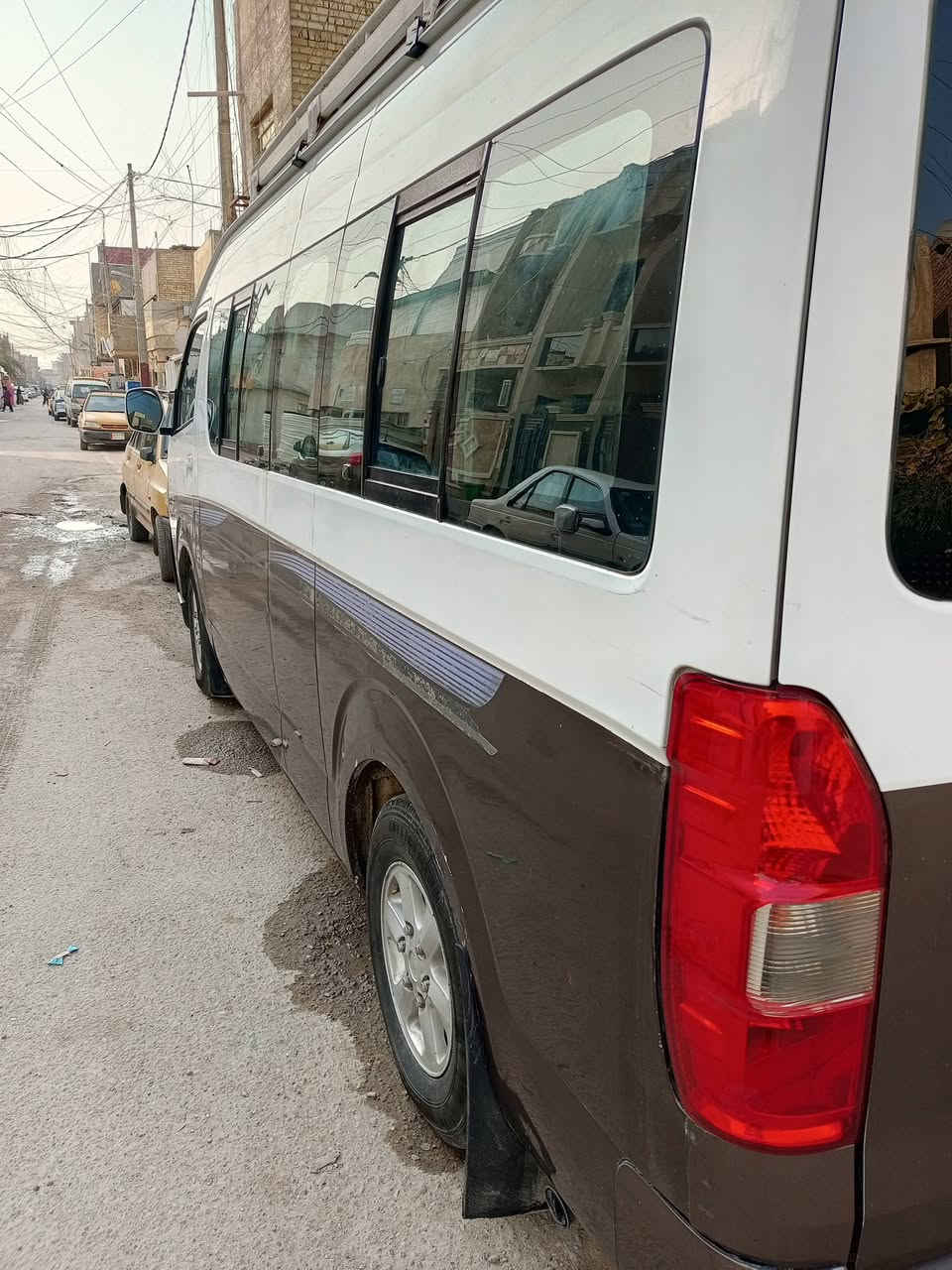 السلام عليكم سيارة جنبي h2للبيع موديل ١١سيارة جاهزة كبل لشارع سعر 125 وبيها مجال  مكاني بغداد الحرية رقم الهاتف*********** محرك كوستر  ياباني كير  سياره ناعمه
