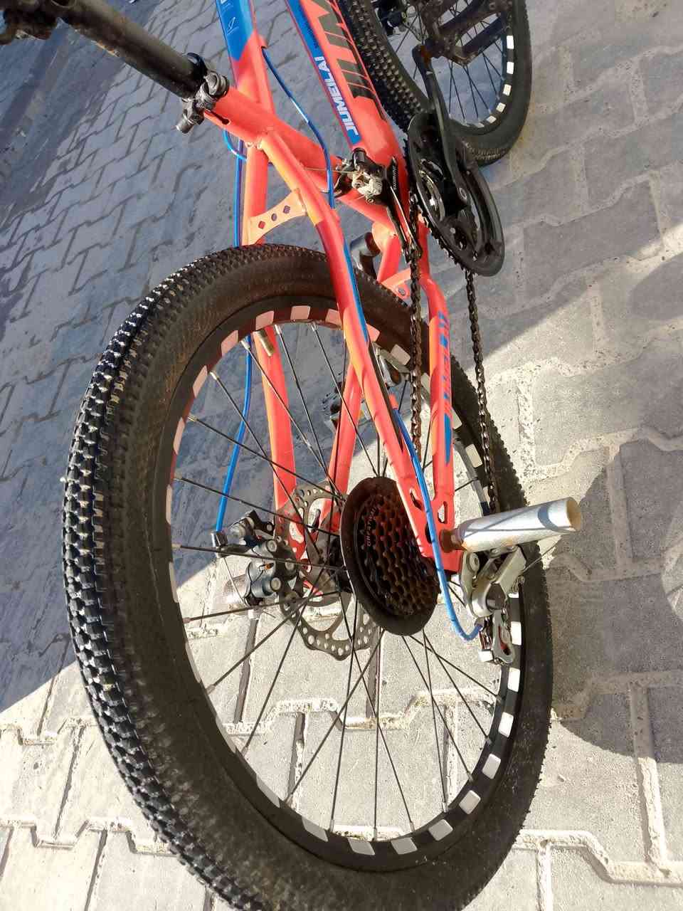 السلام عليكم بايسكل للبيع 75 وبين مجال مكان الشعب حي البساتين *********** متواجد بس على الواتساب فقط
