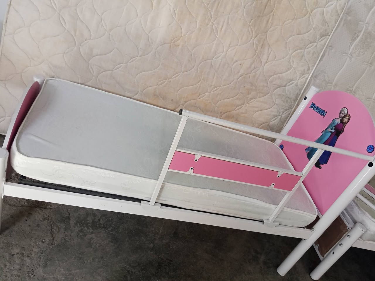 للبيع
***********
***********
معرض الزهراء لاثاث
