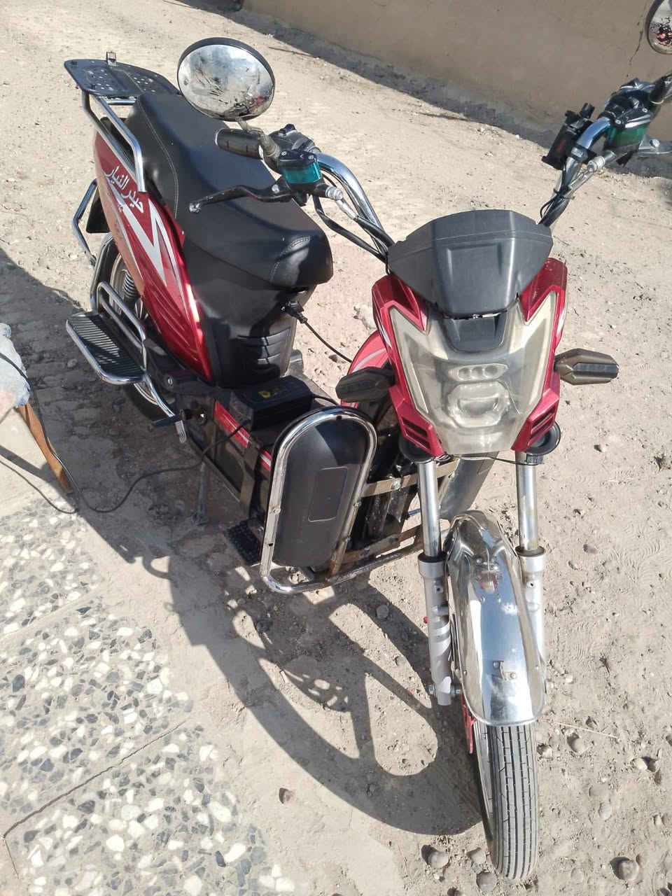 دراجه هارلي شجن موديل 2024 دراجه كامله نقصها فقط باتري واحد يهبط البقيها كلهن بحاله جيده كهربائيات كلها شغاله اشاير كلوبات سعر 250 مكان بغداد زعفرانيه  رقم ***********
