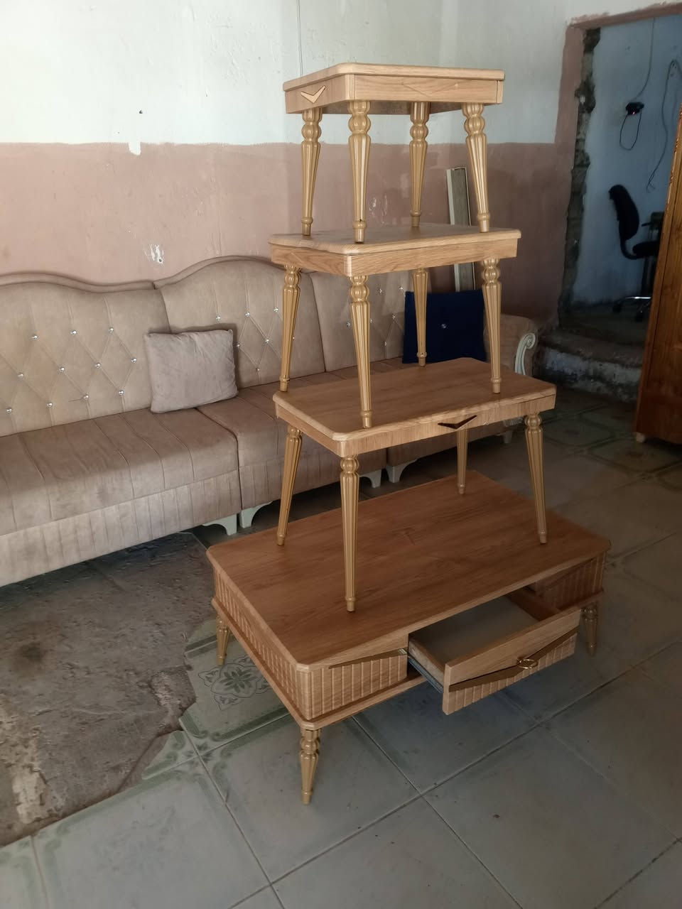 مرحبا أغراض للبيع للعنوان بعشيقة شارع النفوس القديم حي الجبل ***********
