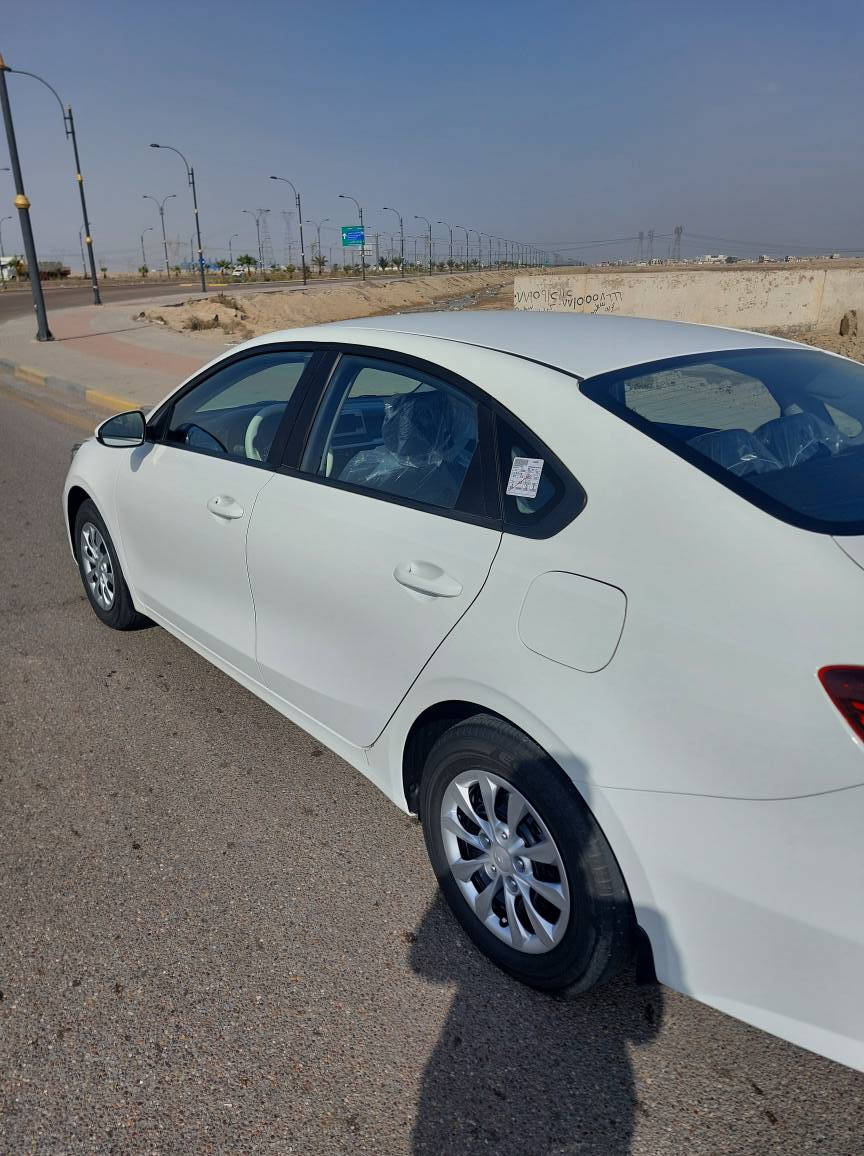 كيا سيراتو موديل ٢٠٢٤ للبيع
السيارة رقم بغداد( المرغوب والجوكر ) تتحول بكل المحافظات مشروع وطني،  مكان السيارة البصرة،  السيارة وارد خليجي الاصلي حرة تحويل بنفس اليوم بأسم المشتري، هزة جديدة وسنوية جديدة ورقم دولي جديد 
محرك ٢٠٠٠ الفين ( المرغوب) وكيرها AT ( المرغوب) ..
السيارة استخدام شخصي ماشية ٣٣ ألف فقط، كفالة عامة من الحادث والضربة والصبغ والتبديل والبارد.
مواصفات نص فول ، تحكم ستيرن، زنون، حساسات، كاميرا خلفية، نظام S سبورت رياضي ، تخم تاير ياباني اصلي ماركة برجستون قبل ٦ ايام شاده الها ، السيارة بحالة الوكالة وستيكرات الشركة موجودة ، ألف دينار ماتصرف عليها 
بالعافية على اللي ياخذها 
بيع مستعجل جوه السوك السعر ١٧٥
مكاني البصرة غير متواجد على النت 
اتصال فقط ***********  
والله يرزقكم جميعا بحق محمد وال محمد
