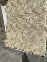 دوشك نفرين طبي مستخدم قيم واخذ مشتري ب 120 الف 07809332627