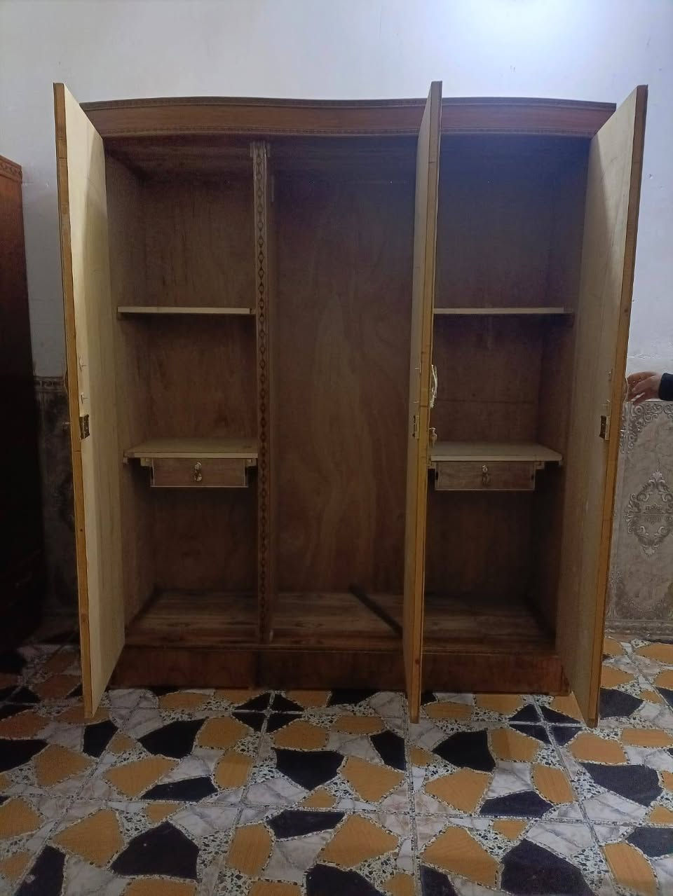 سلام عليكم كناتير حطاطه خو جديد السعر الواحد 300 وبي مجال المكان رمادي شارع 60 ***********
