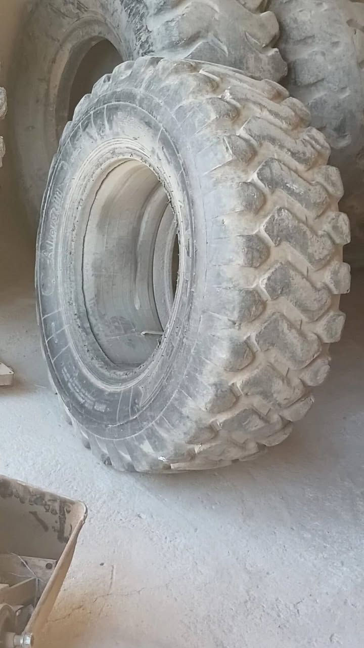 السلام عليكم البيع تايرات الحجم 20 5 25  و 23 5 25  و.
17 5 25 الجديد ول مستعمل نضيف الستفسار عله الرقم ***********  🌎  ***********
