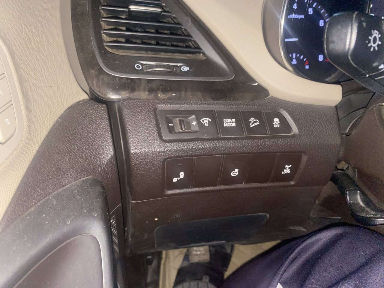 اسلام عليكم
سنتافي للبيع موديل 18 قطعتين بدون دواخل بدون ارباك 
سياره مفوله مواصفات رقم اربيل بسمي تحويل ثاني يوم 
السعر المطلوب 155 وبيهه مجال 
***********
