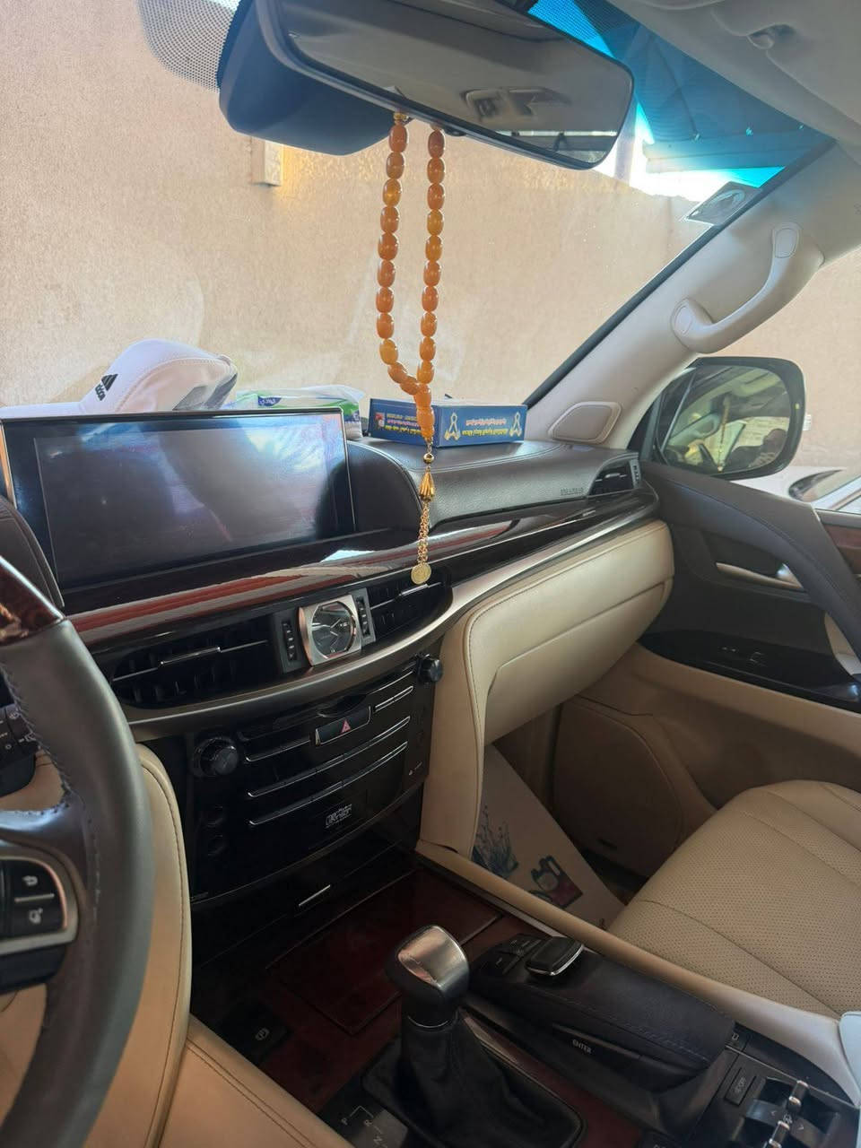 السلام عليكم  
لكزز LX570 
فول موصفات مديل 2017 كفاله عامه تفاصيل اكثر انتصل 
***********
