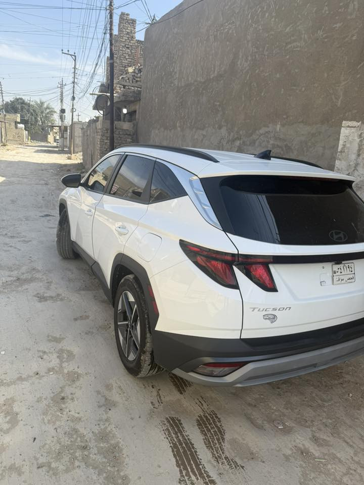 السلام عليكم توسان 25 دخول جديد دخول جديد امريكي ماشيه حاليا ٢٨٤٠٠ الف حقيقي فحص موقت تترقم جميع المحافظات  حادثها مرفق بلصور داخل اسود  محرك ٢٤٠٠ اي تفاصيل اتصل وتأمر امر ***********
