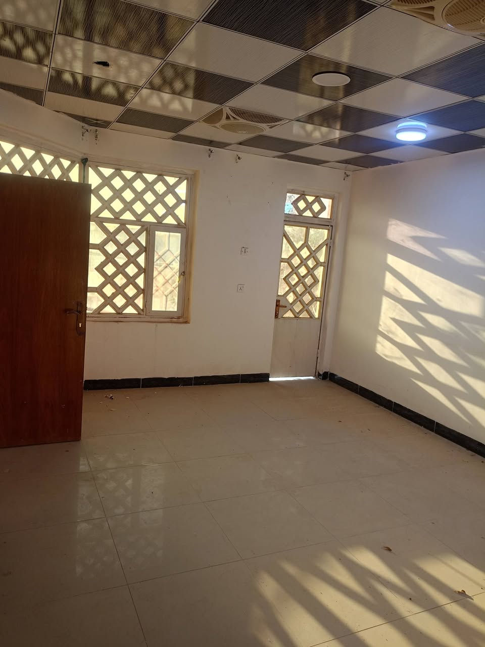 بيت للايجار🏦 بالديوانيه ام الخيل الاولى خلف برج الامراء  150م  كونكريت مسلح  طابقين ركن موقع مميز
الطابق الارضي 
 غرف نوم / استقبال / صاله موزع  /مطبخ / صيحات داخليه وخارجيه
الطابق الثاني  / غرفتين نوم / مخزن/ صحيات/
 طارمه كبيرة / كراج سياره🚗 مسقف 
للاستعلام 
***********📞
***********📞
علي الجبوري/ ابو مهيمن 📲
