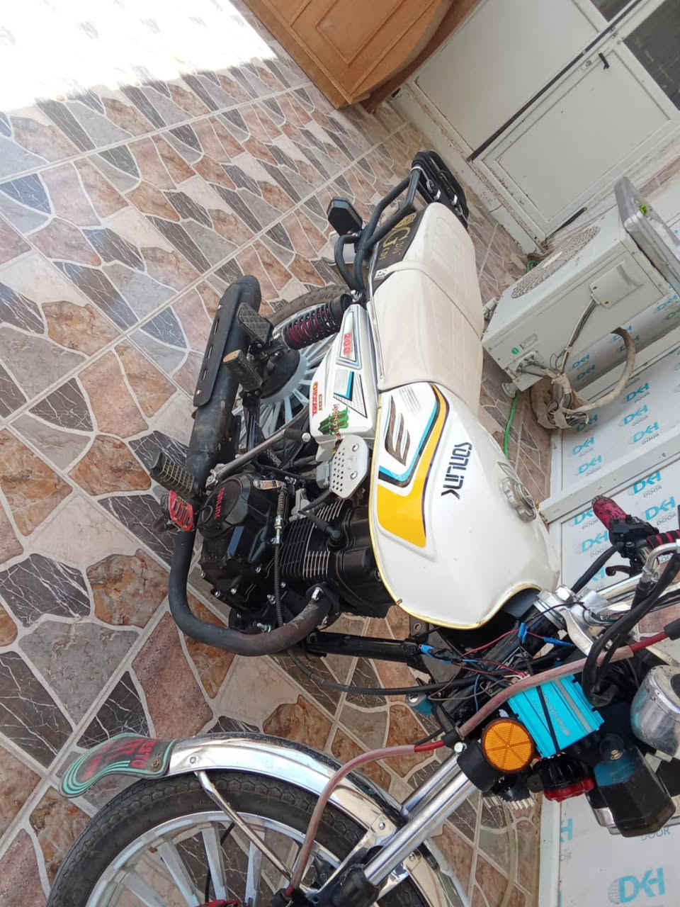 سلام عليكم
سولنك موديل 25
محرك 200 ضاغطه وزنجيل
اوراق بصمات سويجات كامله
فول نضافه ونعومه للبيع فقط
الاستفسار *********** 
ادمن
