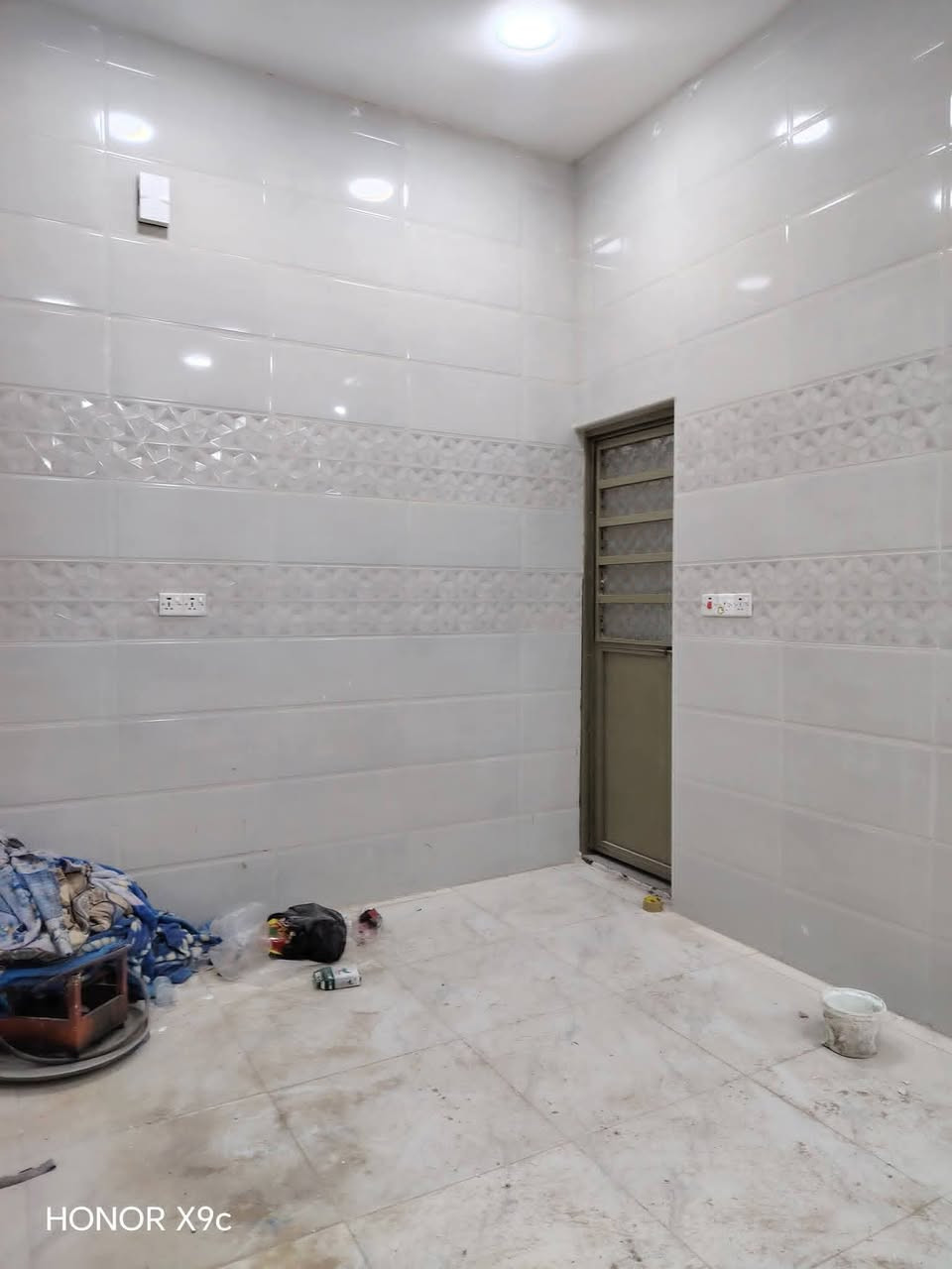 أعلان أعلان 🌷
5منازل سكنيه للبيع بمساحة 100متر🏘🏘
العنوان في الجزيره شارع زين العابدين موقع راقي
يحتوى ع كل دار علـّۓ  
أسقبال،  صاله، مطبخ، غرفتين منام٢، 
صحيات داخلي خارجي،  مناور² 
تستلم تسليم مفتاح جاهز للسكن🔑
بناء حديث ونضام  حديث
 خدمات كامله .ماء كهربا، اناره، شارع9متر 
نوع طابو صرف زراعي بأسم عراقي📜

للأسفسار📲
***********📞
***********📞
