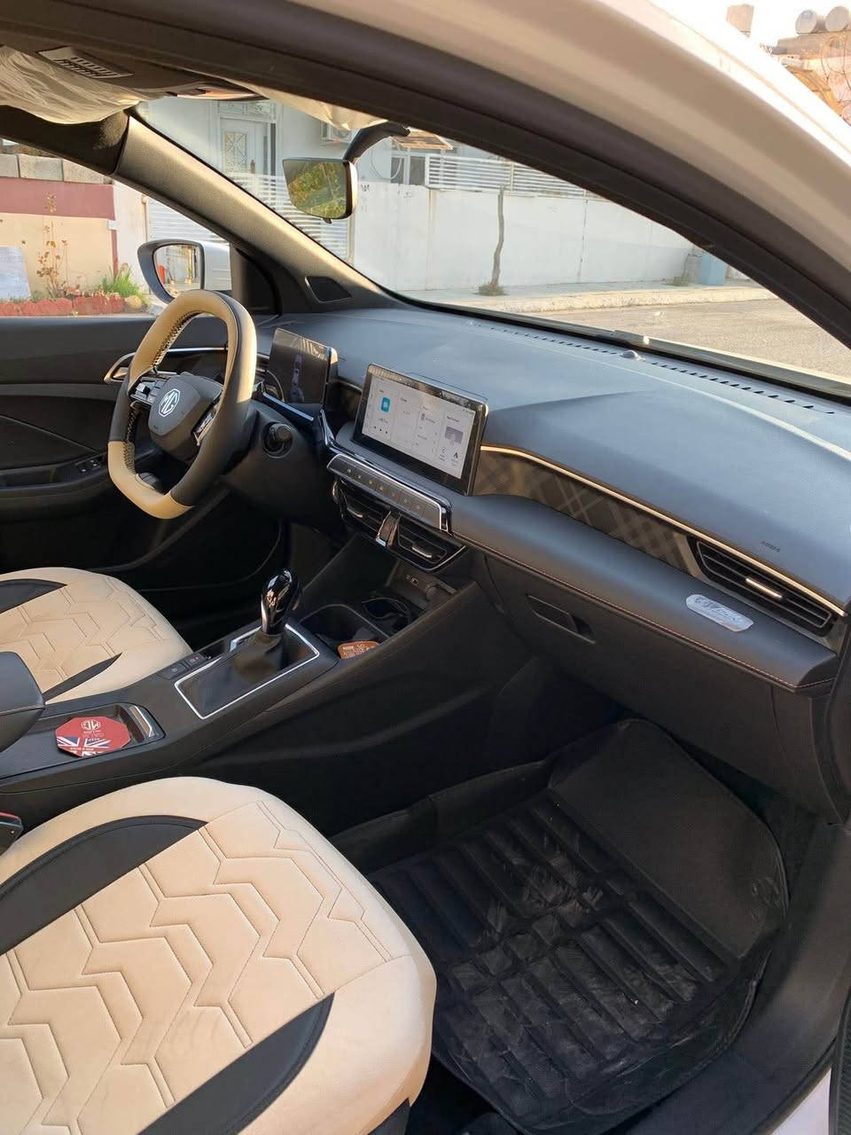 ئێمجی ٣ مواسەفات کۆمفۆرت زەمان ٢٠٢٤

ویل کەپ 
بەسمە 
برێک بەسمە 
ئاوتۆ ھۆڵد 
تەحدید سورعە 
بێ بۆیاخ 
فلچەی دواوەی ھەیە 
رەقەم و سەنەوی تازەیە بە شەرتی تەحویل و غەرامە 
١٧،٥٠٠ کم ڕۆشتووە 
کامل جوانکاری بۆ کراوە 
کامل جامەکانی دژە خۆری ئەسڵی کراوە 
نرخی : ١١٣ وەرقە
ژ.م : *********** السليمانية, العراق
