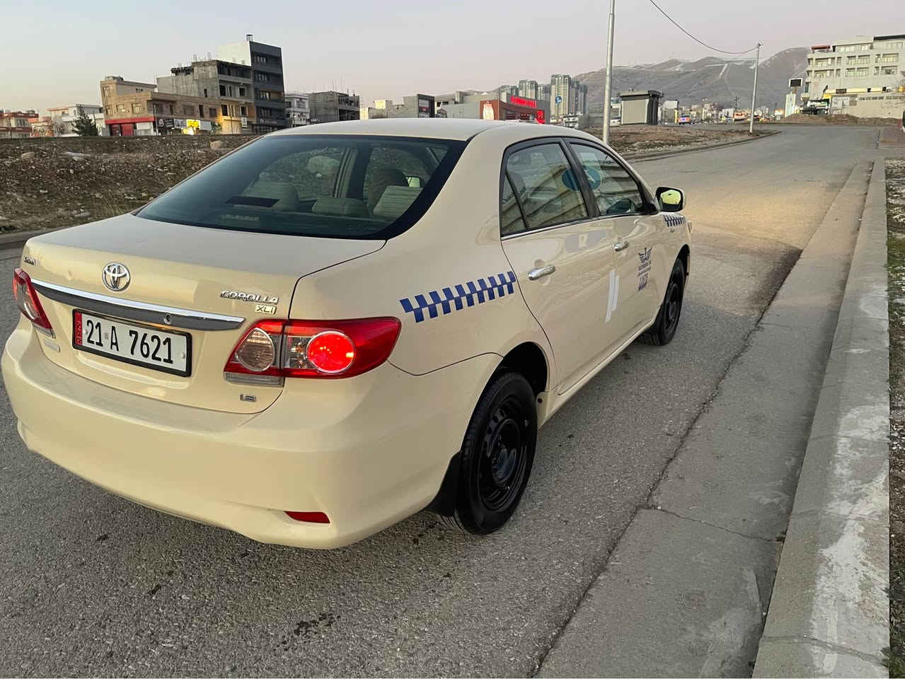 بسم الرحمن الرحيم 
كرؤلا بيلاد ته كسى ٢٠١١
بى بؤياخ 
گيرو مه كينه و كلاج و عه ينه هه مووى تازه 
سه نه وى تازه يه 
هه موو گيانى به شه رت 
٢٥٠ مه سره فى نيه 
***********
سعرى ١٤٥ گه لا و كه ميك معامه له يه السليمانية, العراق
