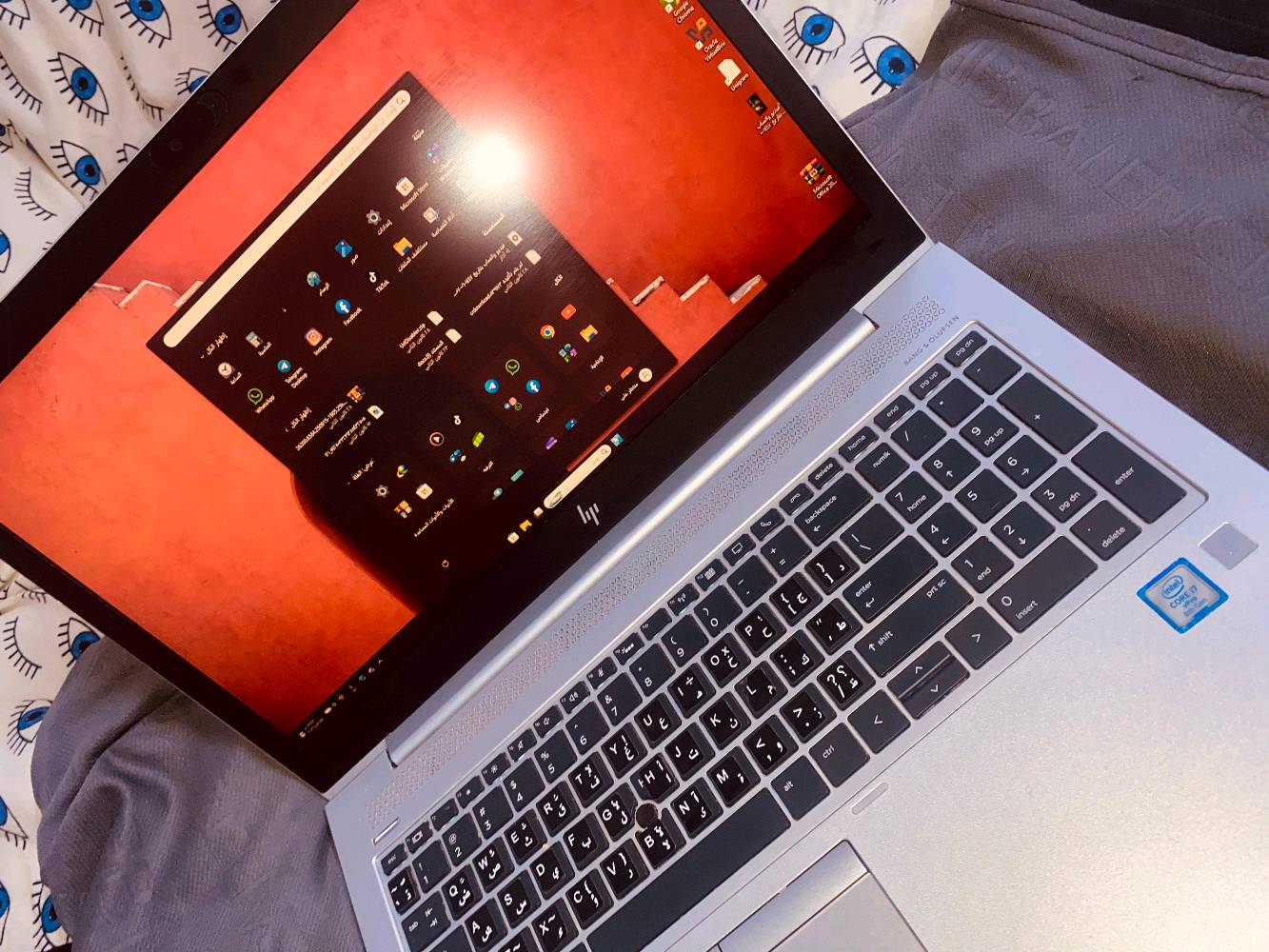 � لابتوب HP EliteBook للبيع (استعمال شخصي)

عندي لابتوب خاص بي للبيع بحالة نظيفة جداً واستعمال خفيف، مناسب للدراسة والعمل والتصفح.

✨ المواصفات:
• نوع الجهاز: HP EliteBook
• رام (RAM) جيدة تشغل البرامج بسلاسة
• يدعم SIM كارت للإنترنت المباشر
• بصمة إصبع لفتح الجهاز بسرعة وأمان
• Wi-Fi سريع واتصال قوي بالإنترنت
• شاشة واضحة وألوان جميلة ومريحة للعين
• أداء سريع بالتشغيل وفتح البرامج
• بطارية جيدة تدوم فترة زينة
• منافذ متعددة: USB – HDMI – مدخل سماعات – مدخل شبكة
• كيبورد عربي + إنكليزي
ذاكره ٥١٢ssd الرام٣٢
المكان البوبيات عمود٧٩
السعر٥٠٠ وبيه مجال📌 الجهاز نظيف وما بي أي مشاكل.
📩 اللي مهتم يراسلني خاص رقم الهاتف*********** بي واتساب
