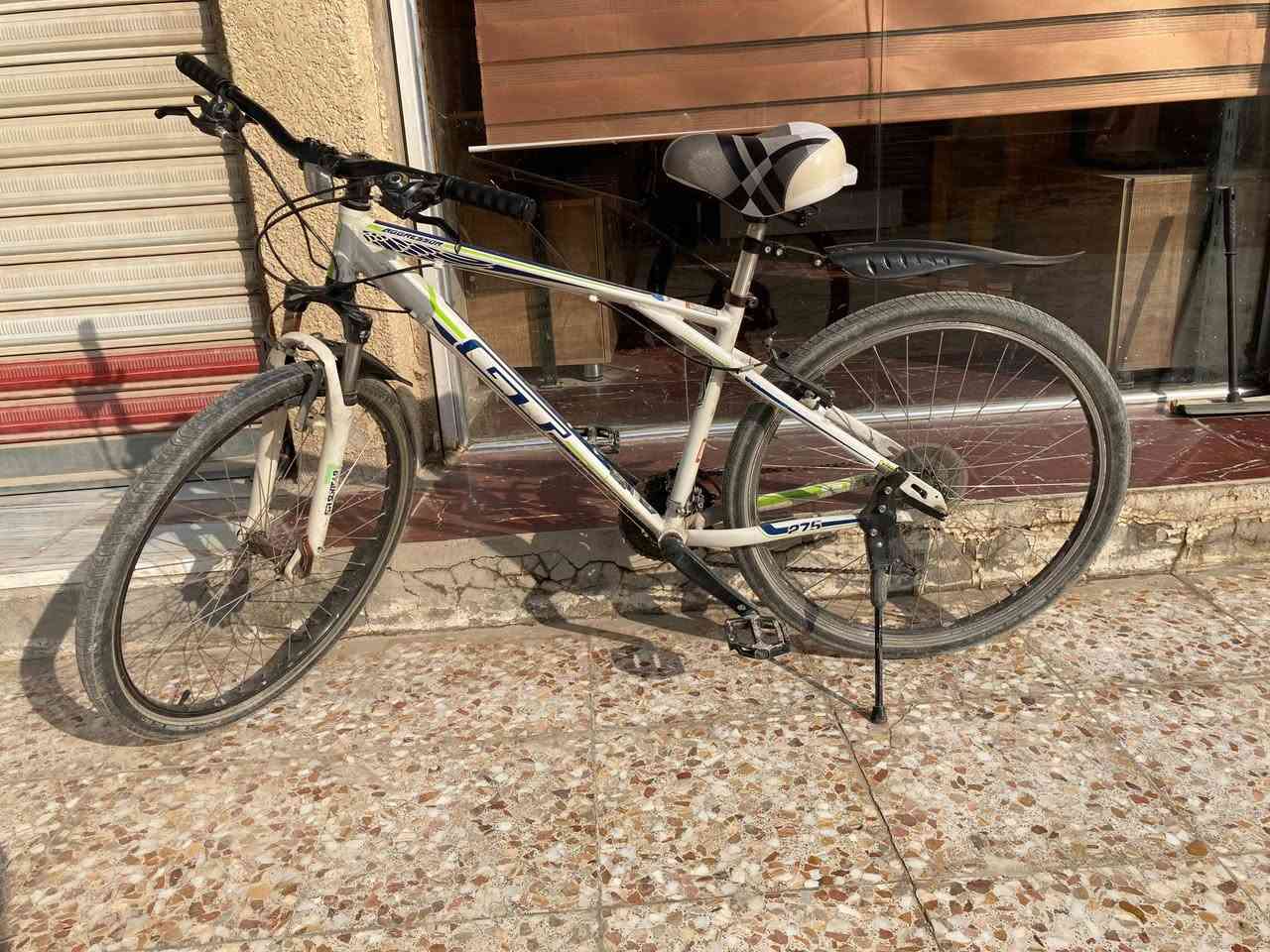 السلام عليكم 
حبايب بايسكل GT
حجم 27.5
اشتريتة واريد ابيعة لأن اني مدخن واتعب من اسوق
السعر 200 بي مجال 
مكاني حلة 
***********
