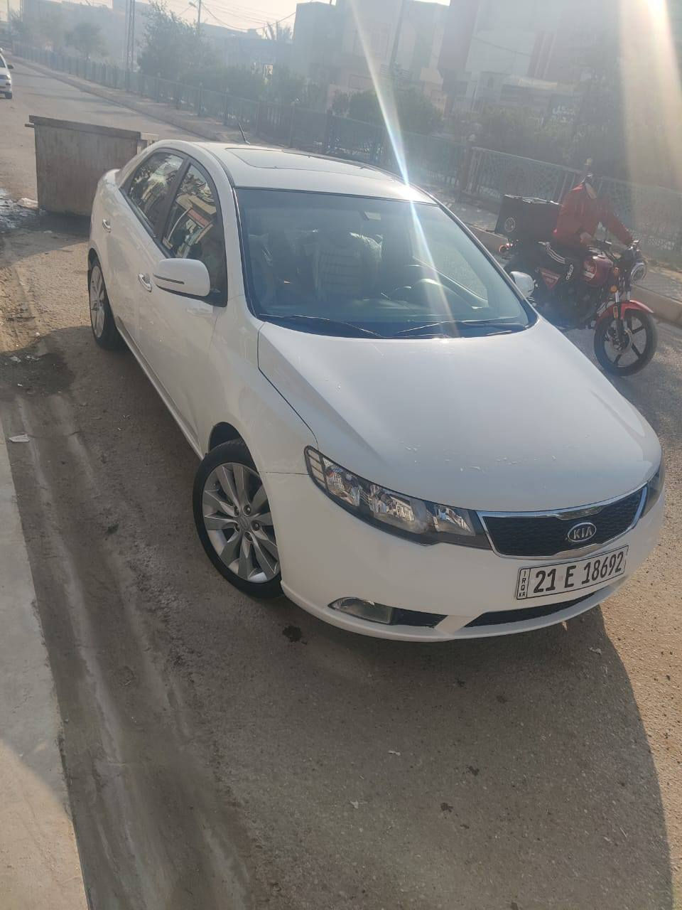 السلام عليكم
سيراتو 2013 خليجي فول
هزه وبراد جديد بسمي مواصفات فتحة شفتات بلستيرن تحكم جهتين 
محرك 1600
ويل كب 16 حجم جبير 
تبريد بيانو
مري شفط اشاير بلمري 
يدات نيكل 
تبريد وتدفئة شغال 
سنوية لل 2026
تخم تاير وحدادية جديد 
صبغ بنيد فقط وين ميعجبك تفحص افحص 
سعرها 110 $ وبيها مجال حك الجية 
مكان السيارة ديالى دلي عباس
للاستفسار اتصل بلرقم 
***********
