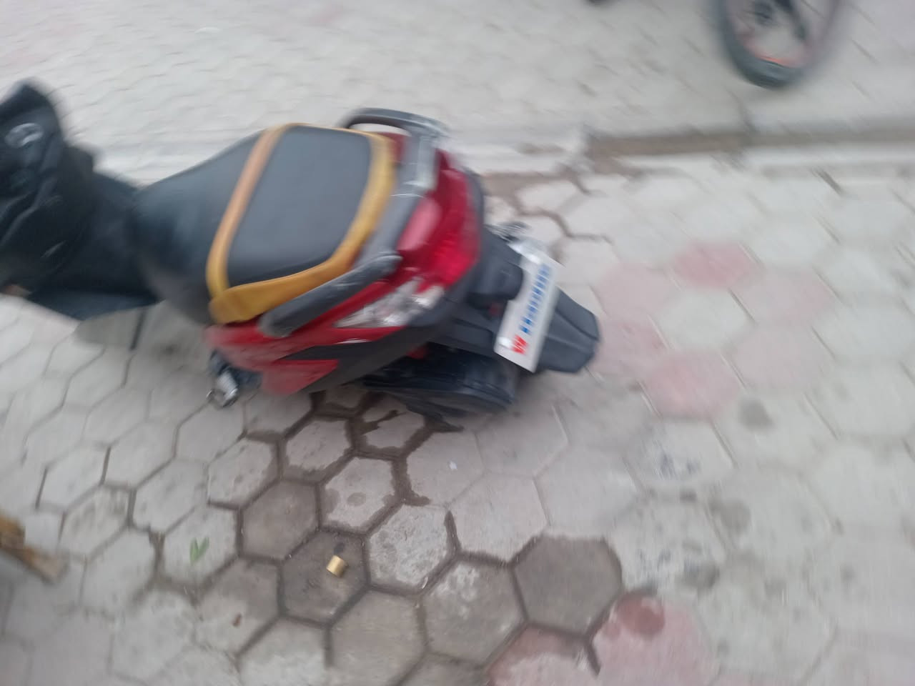 السلام عليكم موتور نظيف موديل 20 رمادي شارع 20 سعر 550  ***********
