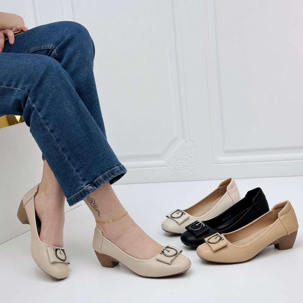 يسعد مسائكم بالخير زبائنا الكرام 
كل ماهو جديد ومميز تجدونه لدى احذيه وحقائب علاء 
حذاء كعب مفصول ارتفاع ٣ سم بشرط جلد طبيعي وزن الريشه خفيف جدااااا وطبي وبشرط ماركات عالمية قياسات خاصه ٣٩ ٤٠ ٤١ ٤٢ ٤٣
موديلين بالمنشور الألوان والاشكال في الصور 
للحجز مراسله البيج او واتساب ***********
توجد خدمه توصيل داخل القضاء وجميع محافظات العراق
