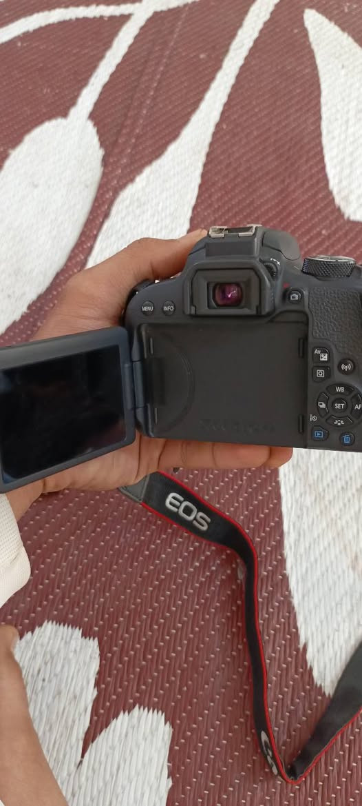 مراوس او بيع
السلام عليكم
كامره كانون 800D 
نضافه شوفت عينك 100/100 مال بيت الله شاهد استعمال شخصي للبيع او مراوس السعر 600 الف مع المجال 
ملحقات.. 
بطاريه بلاد. 
شاحنه بلاد
عدسه 18/55 بلاد
حزام كتف 
جنطه 
رام 64
 الشراي بي خير ويدلل هذا رقمي للتواصل 
***********
