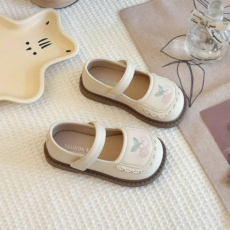 �✨ حذاء بناتي موديل أوروبي ✨👡

أناقة وراحة بخطوة وحدة 💖
تصميم راقي يناسب جميع المناسبات والطلعات 🌸

✅ خفيف الوزن ومريح
✅ قاعده مرنة طبية
✅ خامة ممتازة وثابتة
✅ عملي للاستخدام اليومي

👣 القياسات: من 21 إلى 30

📍 العنوان: واسط – كوت
شارع الأطباء قرب د. علي ياسر

📦 يتوفر توصيل
للحجز والاستفسار راسلونا خاص �


**إذا كنت صاحب هذا الإعلان وتريد حذفه لأي سبب، رجاءا أرسل رسالة إلى الدعم الفني**