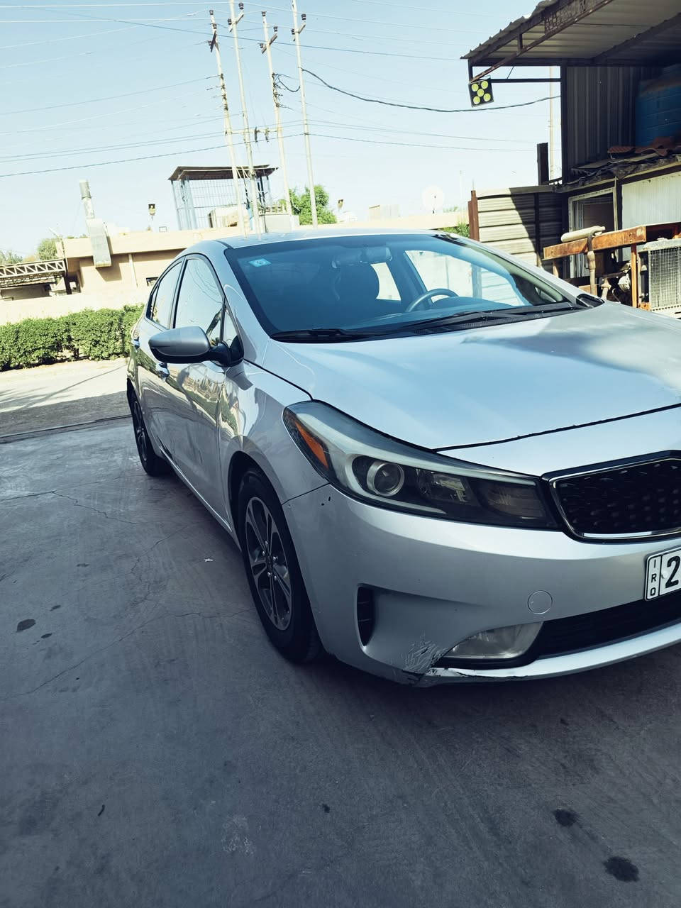 السلام عليكم 
كيا فورتي 2017 للبيع رقم ذي قار 
 حادث بنيد بدون دواخل السياره
 جاهزه تخم تاير مكينه 2000 
ما مفتوحه ماشيه 100
ترايها وين ميعجبك السياره مال جناي 
ضربتها مرفقه وسونارها مرفق بصور  
مكانها ناصريه مركز 
  للاستفسار الاتصال ***********
