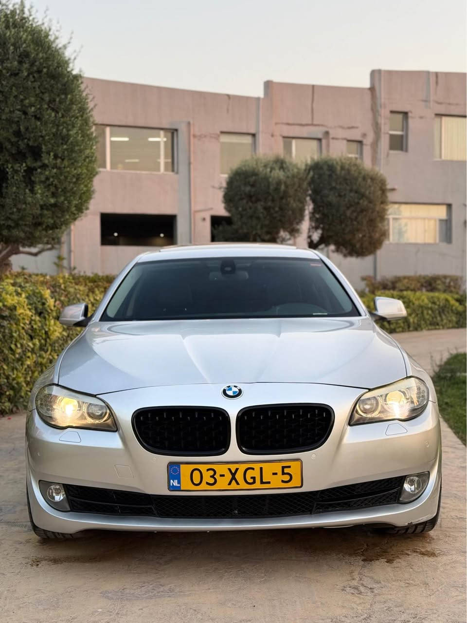 ام موديل 2012 مواصفات امريكي رقم اوروبي تازه داخيل بوه هيچي نيه ده عامي بو دعامي حجم 535i شه ش پستون فول فول مواصفات بس 5 په رده نيه سعري 120$ كه ميك معامله ژ.م*********** أربيل, العراق
