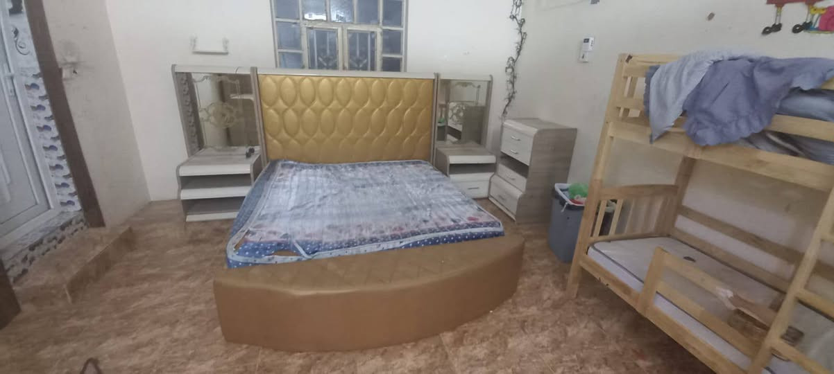 غرفه تركيه للبيع
اول شد أهلها 
السعر تعال خاص 
المكان الخالديه .. 
الاتصال ***********
