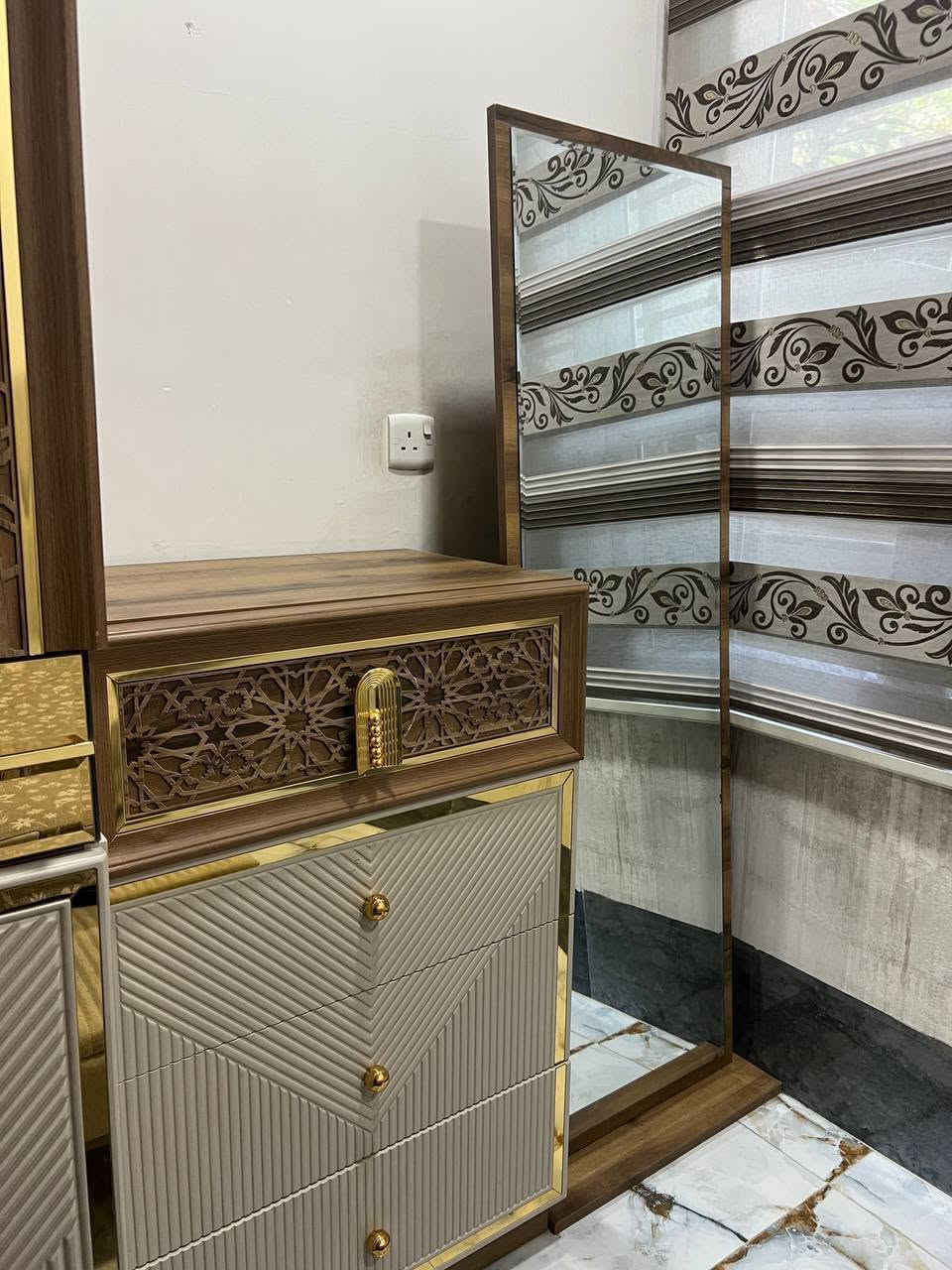 السلام عليكم
غرفة النوع تركي 9 قطع جديده مامستعلمه موديل 24 مكاني موصل ايسر حي الميثاق الشراي يتصل
***********
