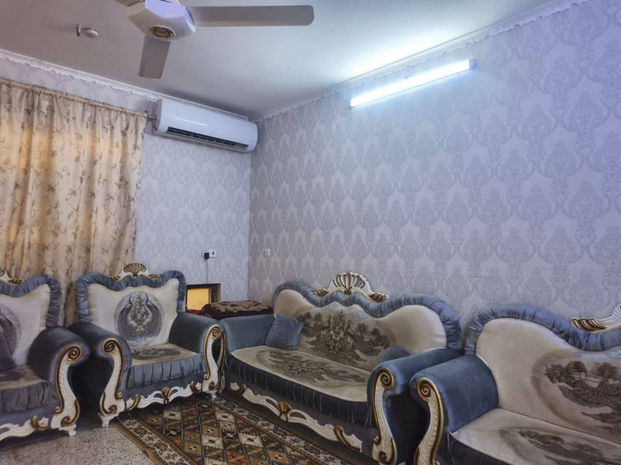 دار للبيع زراعي عقد ١١٧ المساحه ٦١٢ متر بغداد جسر ديالى الزويه ٤غرف نوم صاله مطبخ استقبال كامل الخدمات كراج حديقة اي استفسار عل خاص ***********
