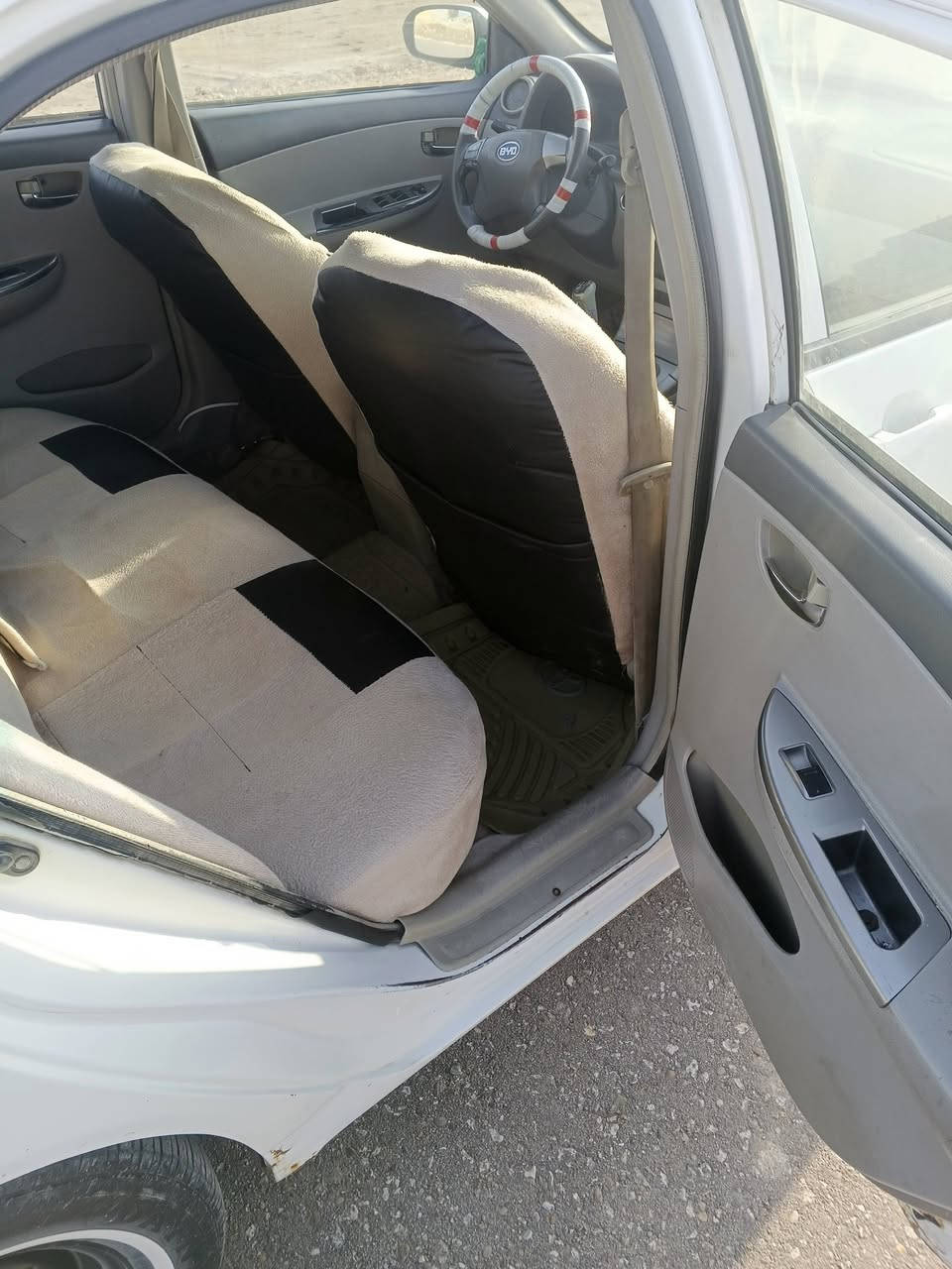 السلام عليكم بيوايدي موديل 13 رقم قادسيه تحويل مباشر سياره جاهزه كير ومكينه وحداديه  وتبريد وتخم تاير كله جديد بيه صبغ بابين وجاملغ صبغ بدون ظربه السعر 50 وبيه مجال مكاني بابل الحله رقم الهاتف ***********
