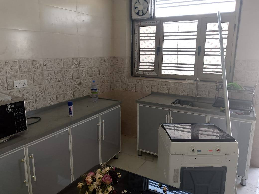 سلام عليكم غراض للبيع تواصل واتساب بس *********** غرفه كامله مع دوشك وشاشه وميز وكاونتر وسنك بدون ملحق نجف شارع مجمعات
