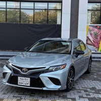 كامري LE بلس • ١٢٠ الف كم • قطعتين ونص صبغ