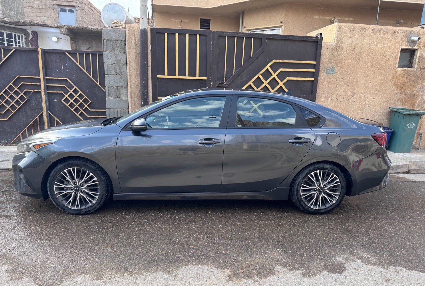 بسم الله 
كيا فورتي GT-LINE 2022 بس دخولها 2023
السيارة باسمي شخصيا تحويل مباشر 
ماشيه ((37 الف )) فقط
فول مواصفات ماعدا الفتحة
شاشة كبيرة ابل كار 
تحديد مسار 
بصمة تشغيل 
بصمة ابواب
اشارة ترحيب
تشغيل عن بعد
اشاير بالمري
توقف ذاتي
رادارات 360 درجة
صندوق ذكي يفتح عند الاقتراب
لد امامي خلفي
محرك 2000 دوش 
ارضيه مغلفة 
مابيها اي نقص السيارة 
حادثها فقط جاملغ خلفي يعني قطعه وحده صبغ
صور الحادث والسونار البارحة سويته 
بدون ايرباك كله سليم
العنوان الانبار الفلوجة 
***********