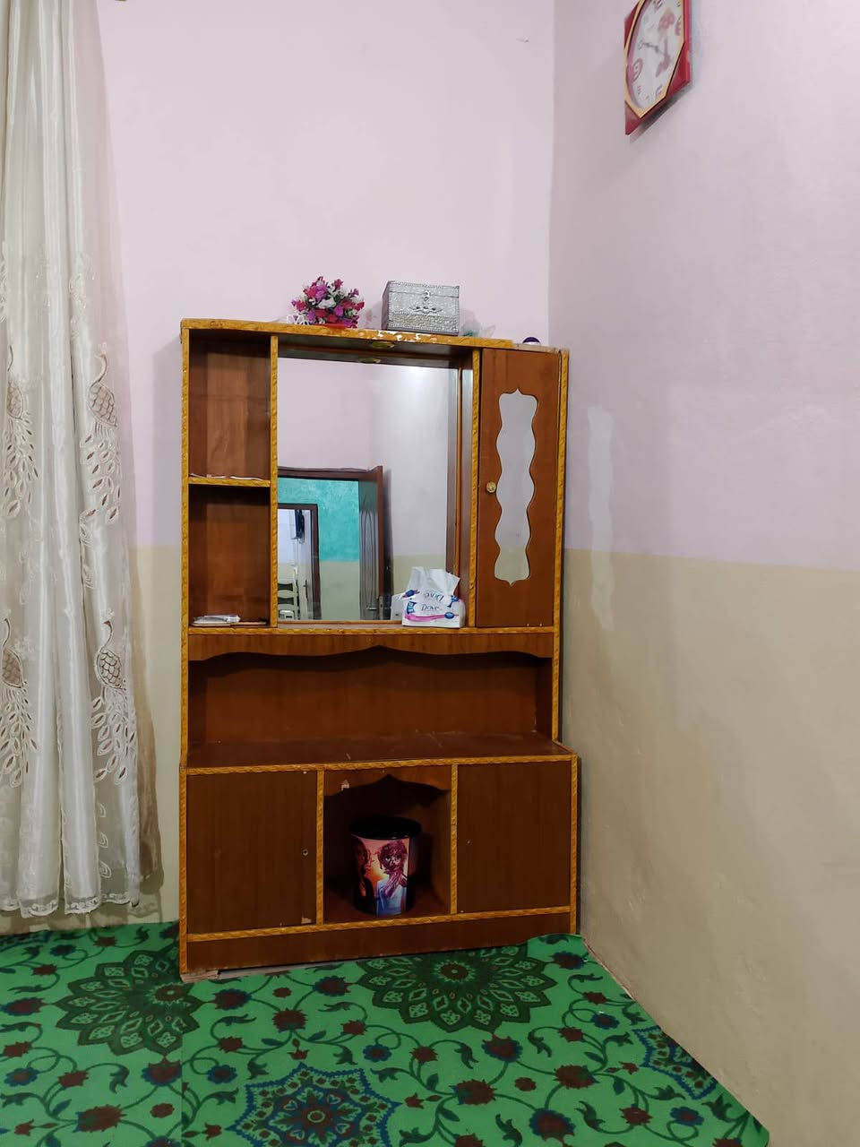 السلام عليكم غرفة اخشاب عراقي نضيفة السعر 400وبيهة مجال موجود خاص او اتصال ***********
