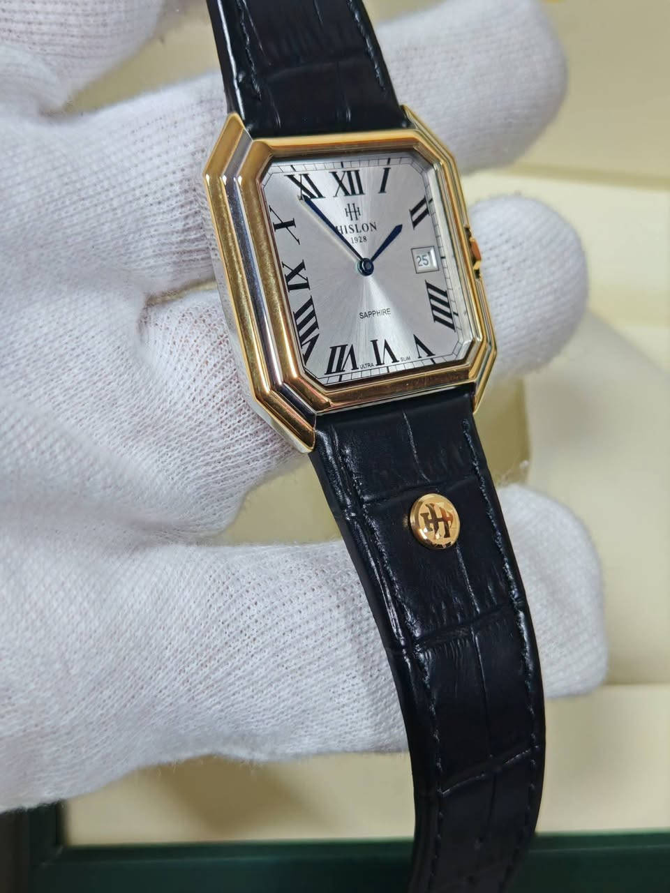 مزاااااااااد مزاااااااااد 
لدينا لكم اليوم مزاااااااااد جديد لساعه فخمه وانيقه الساعه هيسلون قشطه سلم اصلي دزاين الكارتير السانتوس  في غاية  الجمال والاناقه والتميز 
هذا الموديل غير مطروق حصرا لدينا 

يبدا المزاد الان وينتهي ساعه 5 فجرا

فتحة باب الساعه 40 دولار  واقل رفعه 5دولار 
الساعه بطاريه
اولترا سلم
مكينه ياباني 
قطر 32في 37
الجام زفير
منفذ، شهري
قفل مختوم
سير حلد طبيعي
ستانلس ستيل البدن
الطلاء ثابت
ضد الماء 30متر
القفل فراشه 
تاتي مع علبتها والظمان سنه كامله 
يوجد توصيل لجميع محافظات العراق


**إذا كنت صاحب هذا الإعلان وتريد حذفه لأي سبب، رجاءا أرسل رسالة إلى الدعم الفني**