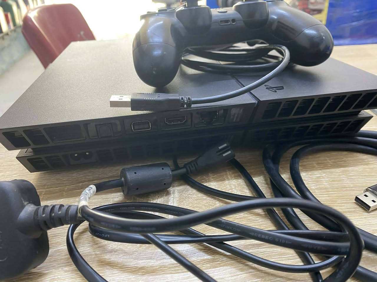 السلام عليكم بلي ٤ فات جديد لوك بدون تصليح مهكر باب اول اخذته من سرمد جادرية (محل حجي ثابت) ٣٠٠ وبي مجال للاتصال *********** العنوان الدورة
