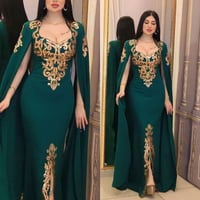 قالب صغير • قِياس ٤٤ • يلبس ٤٢