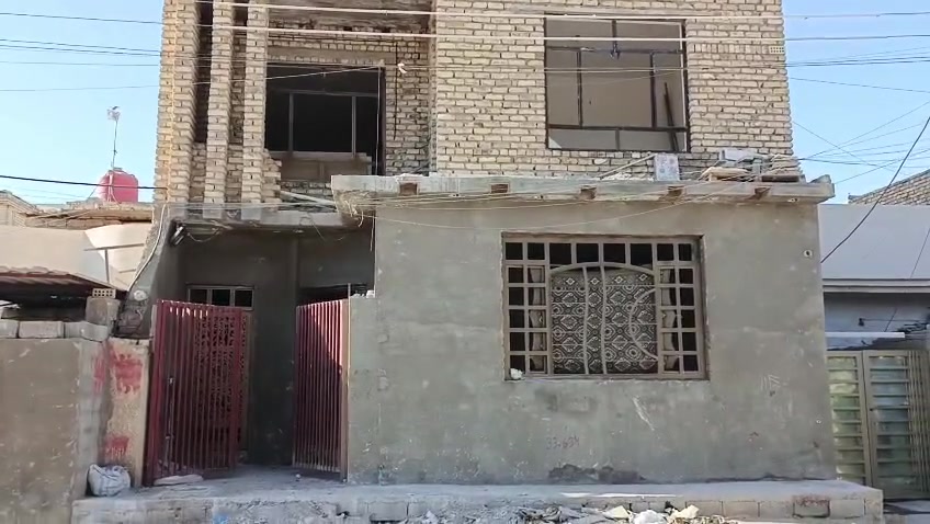 السلام عليكم من رخصة الادمن بيت للبيع مساحة 100متر قاطين يحتوي على 4غرف نوم واستقبال ومطبخ وحمام عدد 2 العنوان سبع البور شارع بلقيس شارع 20 قرب الدفاع المدني للاستفسار تواصل *********** للمعلومات نقص البيت فقط جام وابواب داخلية خشب وتطبيك كاشي بور سلين الطابق الثاني يعني المواد موجودة بس عمل والطابق الاول كامل جاهز للسكن السعر 68قابل للتفاوض بيع سريع .. ملاحظة ..اني صاحب الدار بدون دلالية
