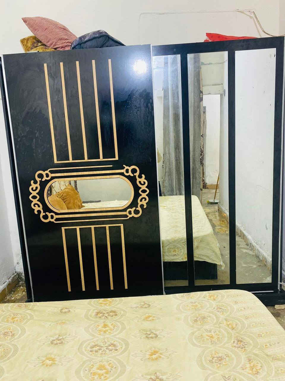 غرفة نوم تركيه استعمال قليل للبيع 500000وبيهامجال الراغب بالشراء الاتصال على هذاالرقم ***********
