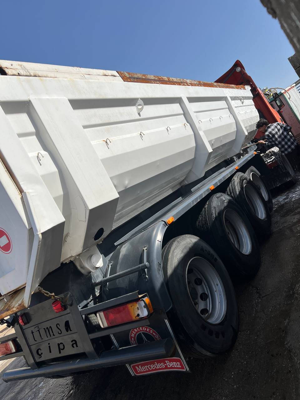 للبيع حوضيه اربع دناكير ثنين علاك وثنين ثابت متريه 27 مكفوله السعر 120 وبيها مجال للستفسار ***********
