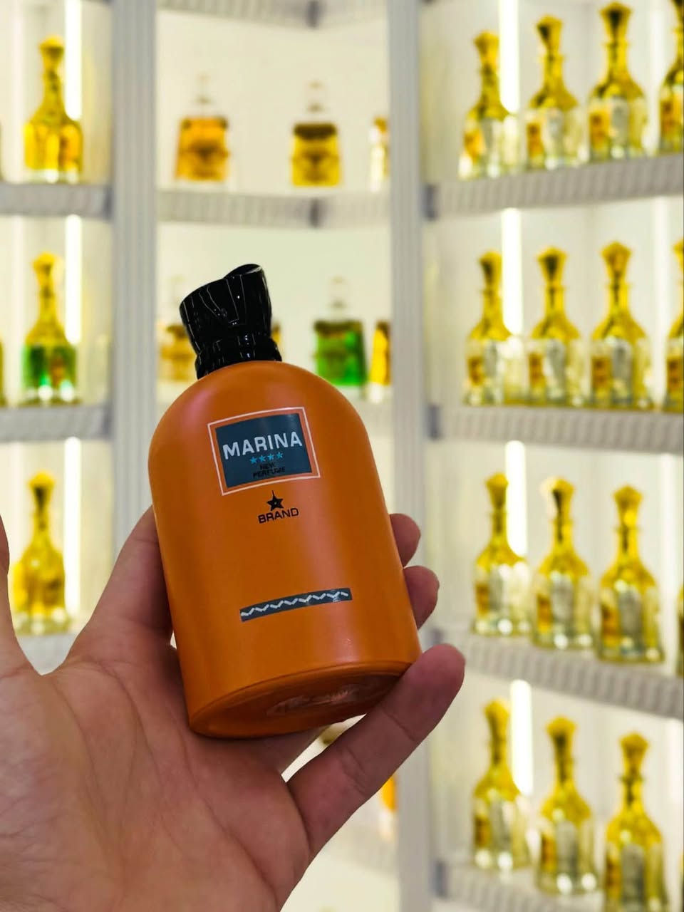 عطر مارينا من إبداعات شركة مسك الخليج✨
شكو شي طيب مخلوط بهذا العطر😋
فراولة،برتقال،ثلج الحلو،خشب،عنبر،كراميل
رائحة نظيفة،أنيقة،ومريحة للحواس🫠
عطر فواح من العطور الي تدخل كل القلوب🧡

طوز خورماتو - مجاور مصور الجامعة📍
للحجز والاستفسار دايركت📬
***********
