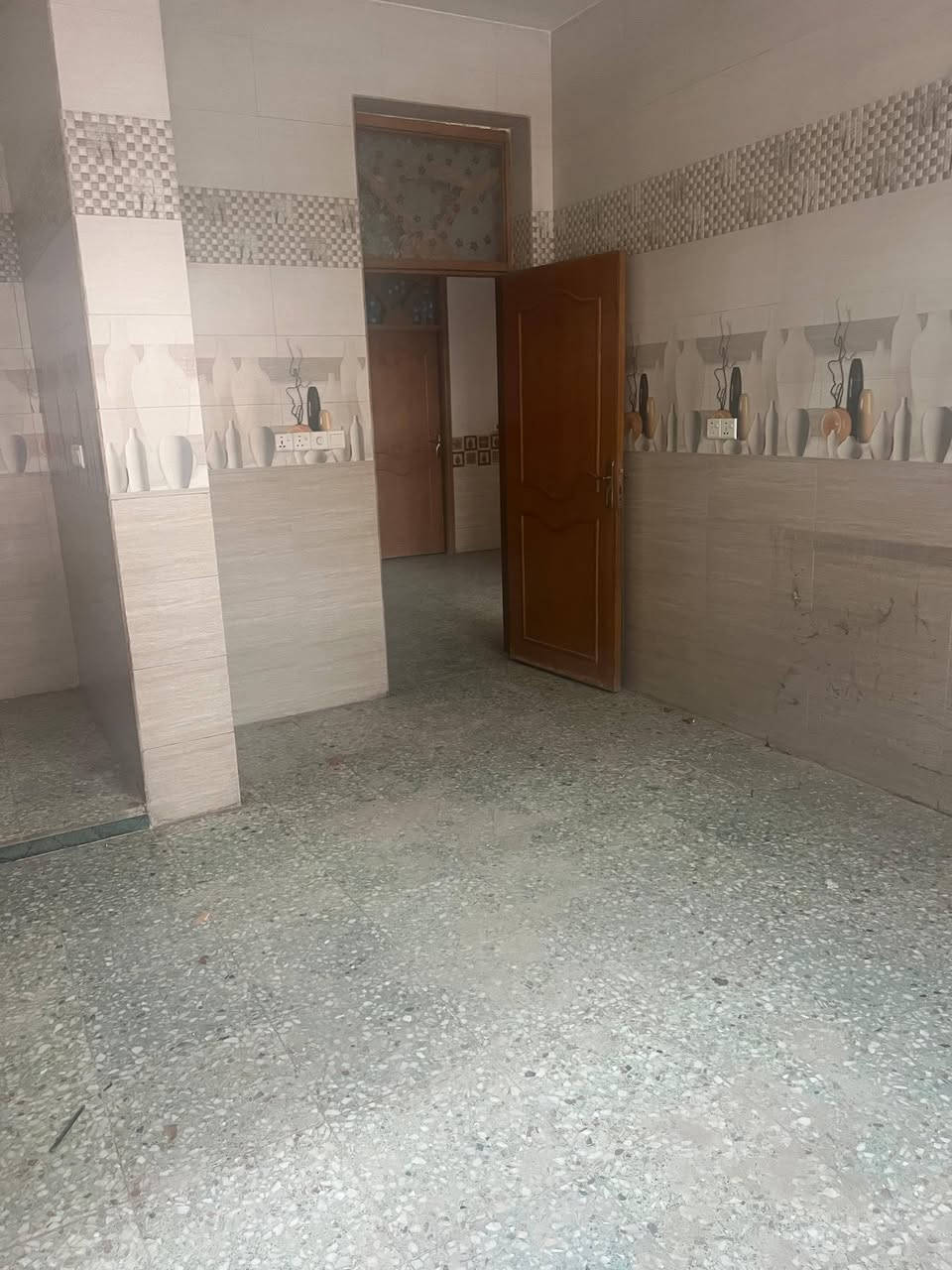 📢 إعلان إيجار في الحلة
دار للإيجار بموقع مميز
📍 خلف مدينة حمورابي السياحية
📏 المساحة: 200 متر
التفاصيل:
غرفتين نوم + صالة + صحيات + كليدور

📞 للاستفسار والاتصال:
***********
***********
🏢 مكتب الإعمار للعقارات
📍 الحلة – شارع 60 مجاور مدينة حمورابي السياحية
