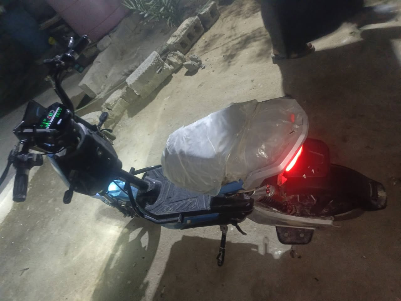 سلام عليكم للبيع دراجه شحن كل نقص مابيها ماعده دواست لرجلين فقط مكان النجف الاشرف خان النص 
الشراي يتصل هذا الواتساب 
***********
***********
سعرها(380) وبيها مجال بسيط
