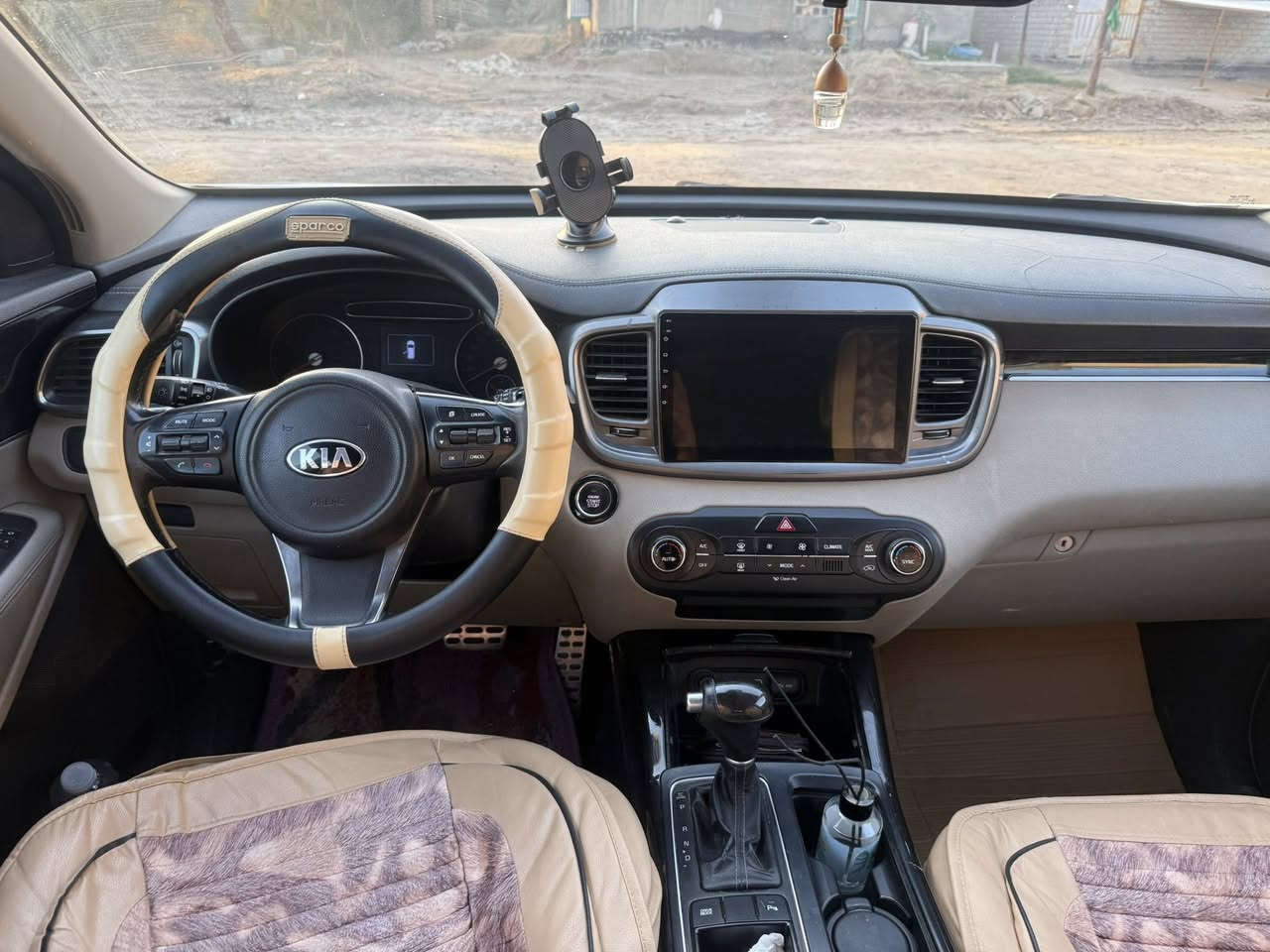 السلام عليكم 
سورنتو 18خليجي 6/كير محرك حداديه تبريد كفاله رقم بغداد سنوية جديده مشروع وطني مواصفات السياره بصمه أبواب كشنات جلد 7راكب 3قطع تبريد زراك لايت السعر 235وبيه مجال أو مراوس حسب القناعه مكان السياره ديوانيه ***********
