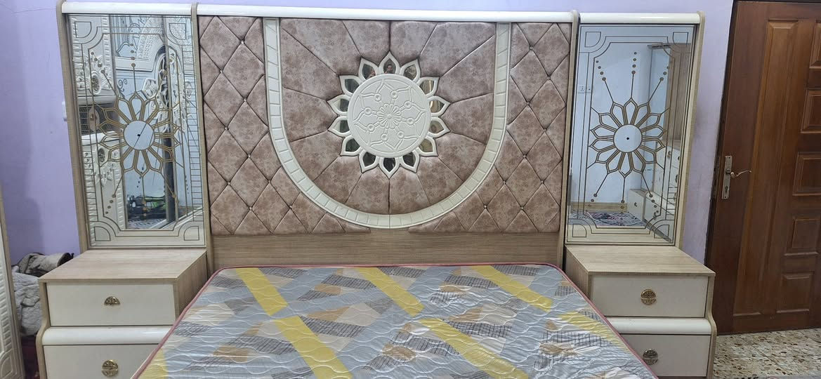 السلام عليكم غرفه نوم تركي ثقيل نضافه ١٠٠٪ استعمال قليل مكان بابل الهاشميه سعرهه ٧٠٠ وبيهه مجال 
***********
