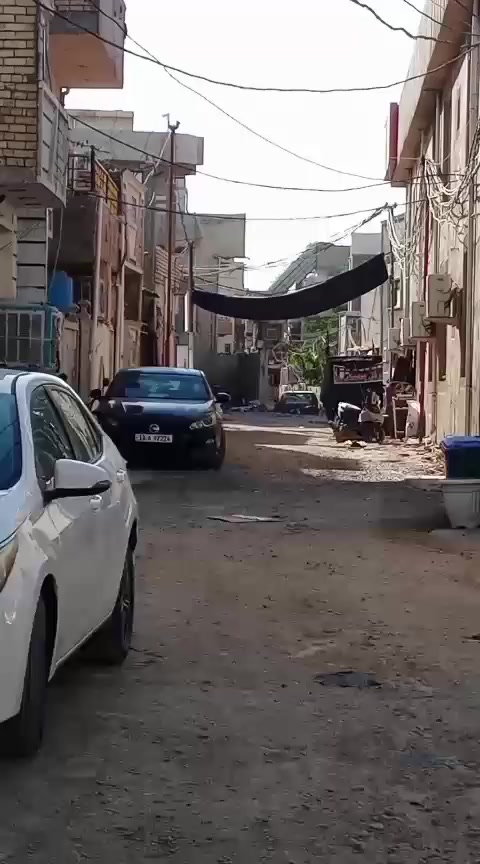 دار للبيع الكاظميةالطي
فرع صيدليه زينب جواد 
قرب ماركت طيبة 
سادس دار عن الشارع العام 
طابقين ونص
الطابق الاول طرمة مدخلين مدخل صاله ومدخل مطبخ صاله كبيره مفتوحه على الهُول باب دافتري غرفه كبيره صيحات مُنوار الطابق الثاني غرفه كبيره جدا جدا+هُول +غرفه كبيره+صحيات+بيتونه سطحين سطح كبير و سطح صغير درج داخلي و خارجي سند 2025 مُلك صرف
 مُلك صرف بدون اوقاف جهت الشط
 المساحة 100 متر الواجهه 6.5 النزال 5. 15
 بناء 2022 
بناء درجة اولى
رقم صاحب الدار *********** إتصال واتساب فقط 
 فرصه استثماريه السعر مناسب جدا
