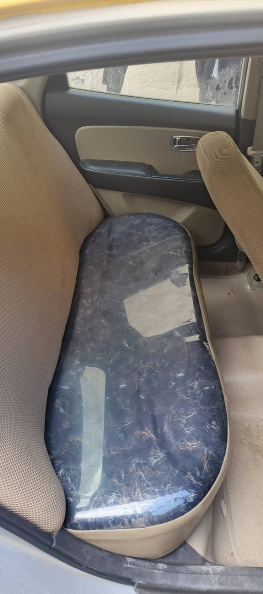 السلام عليكم الانتره كوري موديل 2010 بسمي هزه جديده رقم جديد بيها جملغ اليمين واليسار امبدل بدون دواخل وبيها طخه جملغ الوره اشوي تبريد ثلج ❄محرك وكير شرط طخمها جديد تايرات جديد خاص مارد خابر وتدلل اني حاضر السعر 100ورقه وبيها مجال *********** ><*********** مكاني موصل حي الانتصار
