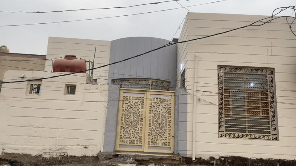 يالله سلام عليكم بيت للبيع 100متر مربع في حي الزهراء مقابيل العلوه بلوجه علشارع الصب واجه 10متر.البيت مرمم ومصبوغ وجهاز من كلشي براني +صاله +غرفه جبيره وغرفه زغيره +مطبخ +منور. صحيات داخل وخارج سيراميك جديده البيت عكاده صطحه شتايكر… 

للتصال…..***********
