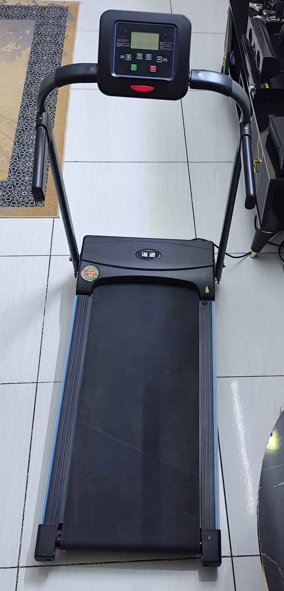 للبيع جهاز جري كهربائي (Treadmill) منزلي
✅ الجهاز نظيف جدًا وبحالة ممتازة. ✅ لا يوجد فيه أي تصليح أو تبديل قطع، وجميع أجزائه أصلية. ✅ يعمل بكفاءة عالية وبدون أي مشاكل. ✅ سرعة من 1 إلى 10 كم/ساعة. ✅ شاشة رقمية تعرض: السرعة، الوقت، المسافة، والسعرات الحرارية. ✅ يحتوي على برامج تمرين متعددة. ✅ مناسب للمشي والهرولة والاستخدام المنزلي.
سبب البيع: عدم توفر مكان اله في البيت
💰 السعر: (٢١٠) الف دينار
 📍 الموقع: (حي القادسية بغداد)
للاستفسار والتواصل يرجى مراسلتي على الخاص او الاتصال على رقم *********** وتساب موجود بغداد, العراق

